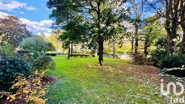 Appartement 5 pièces de 92 m² à Saint-Cloud (92210)