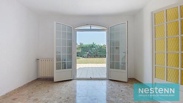 Maison Istres 7 pièce(s) 168 m2, 5 chambres dont 3 au rdc, jardin et double garage