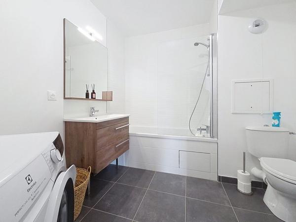 Duplex dernier étage 117 m² - Rooftop 40 m² - 5 ch - DPE A - CHESSY