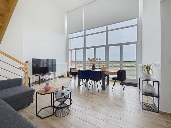 Duplex dernier étage 117 m² - Rooftop 40 m² - 5 ch - DPE A - CHESSY