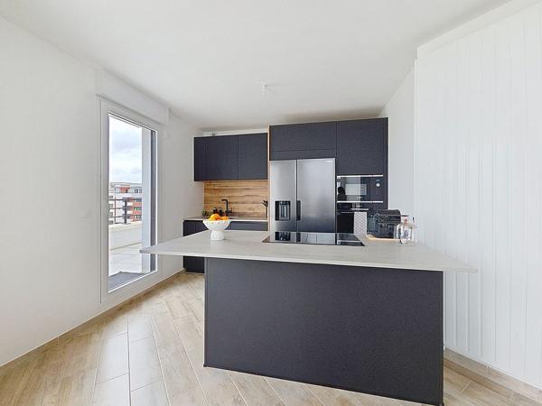 Duplex dernier étage 117 m² - Rooftop 40 m² - 5 ch - DPE A - CHESSY