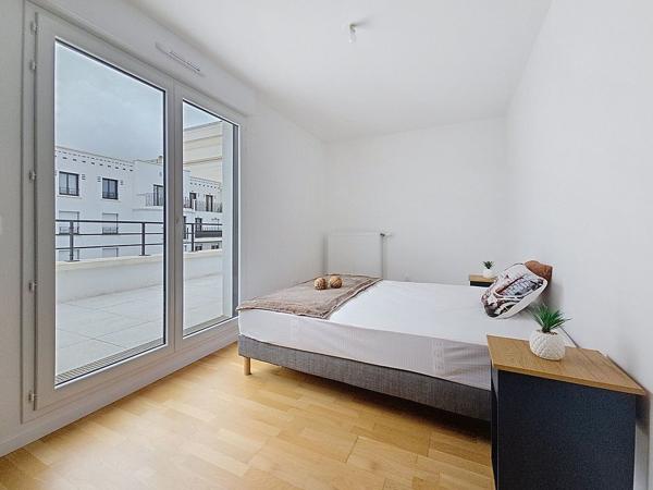 Duplex dernier étage 117 m² - Rooftop 40 m² - 5 ch - DPE A - CHESSY