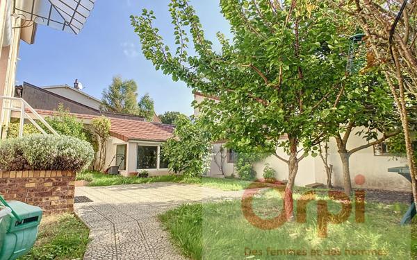 Maison à vendre    7 pièces • 187,43 m2 Issy-les-Moulineaux