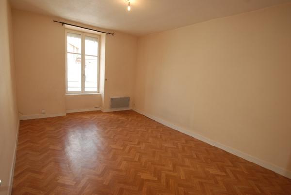 Grand T1 rénové de 43,07 m² situé 4, rue du Lavoir à LIMOGES (ref 42)