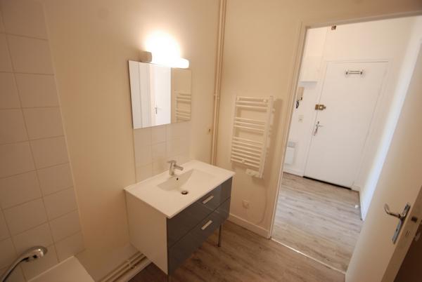 Grand T1 rénové de 43,07 m² situé 4, rue du Lavoir à LIMOGES (ref 42)