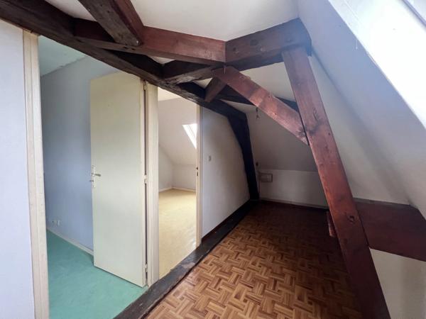 Maison à rénover 3 chambres + cour