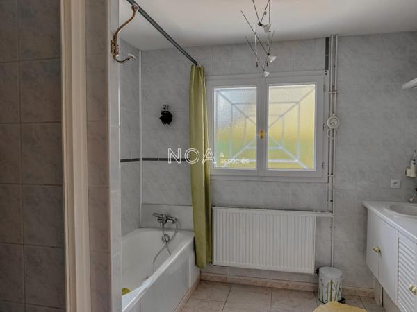 Maison traditionnelle avec spa, hammam et piscine
