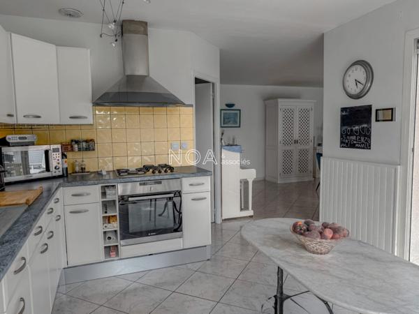 Maison traditionnelle avec spa, hammam et piscine