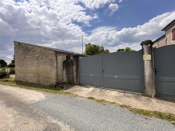 Maison de village aux belles perspectives La Croix-Comtesse (17330)
