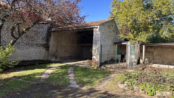 Maison de village aux belles perspectives La Croix-Comtesse (17330)