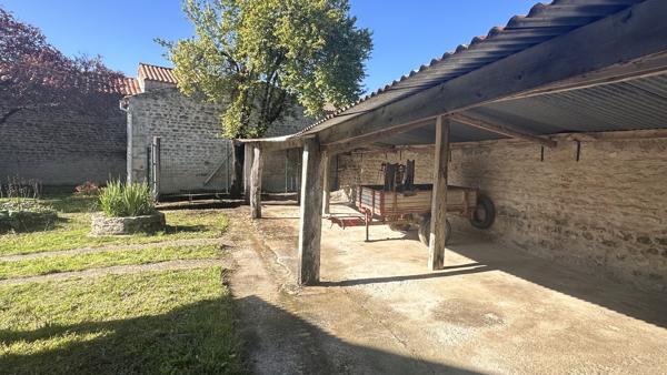 Maison de village aux belles perspectives La Croix-Comtesse (17330)