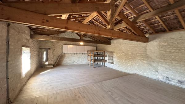 Maison de village aux belles perspectives La Croix-Comtesse (17330)
