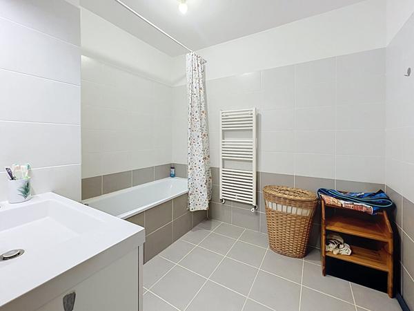 Valence appartement 3 pièces de 64.46 m2, balcon terrasse de 12.29m² et garage de 18m²