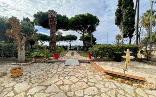 Maison à vendre    7 pièces •  Valras-Plage