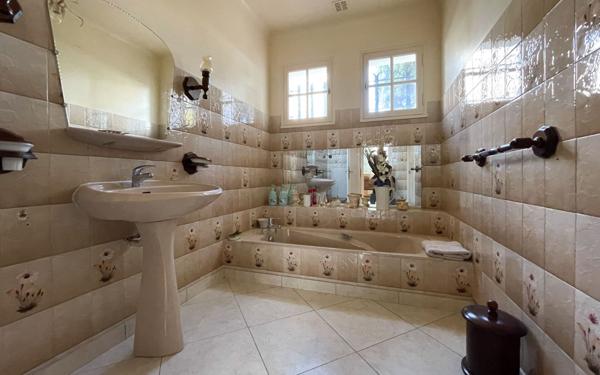 Maison à vendre    7 pièces •  Valras-Plage