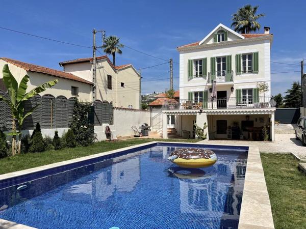 Maison de ville d'époque avec piscine à Golfe Juan à pied de la plage