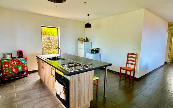 Maison à vendre    3 pièces • 90 m2 Saint-Leu