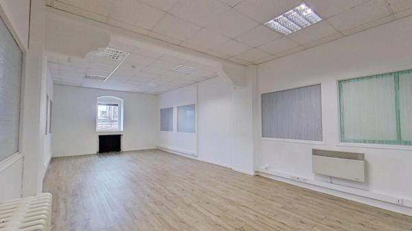 Dpt Meurthe et Moselle (54), BUREAU de 36,61 m2 à louer à MAXÉVILLE, stationnement gratuit.