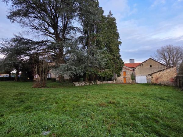 Immeuble à vendre SAINT SORNIN LEULAC (87)