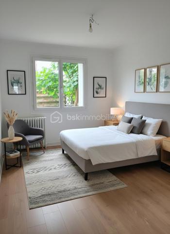 Nouveau dans notre réseau ! Situé au rez-de-chaussée d'une petite copropriété sans charges, cet appartement T3 refait à neuf bénéficie d'une situation calme et agréable au cœur du quartier de Penhoët.

Le bien se compose d'une entrée, d'une cuisine séparée, d'un salon-séjour lumineux, de deux chambres, d'une salle d'eau et d'un WC indépendant. Un local chaufferie avec espace de stockage complète ce bien, accessible directement depuis le rez-de-chaussée.

Idéal pour une résidence principale ou un investissement locatif dans un quartier dynamique et bien desservi de Saint-Nazaire à deux pas des chantiers de l'Atlantique .
Contactez-moi pour plus d'informations et pour organiser une visite .