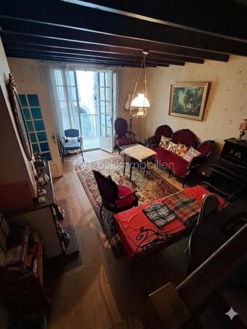 Emplacement : Plein centre-ville, La Bastide-de-Sérou (09240 - Ariège)

​Descriptif général
​Avis aux investisseurs, commerçants, artisans ou familles avec un grand projet de vie ! Situé en plein cœur du village dynamique de La Bastide-de-Sérou, découvrez cet ensemble immobilier hors norme né de la réunion de trois maisons.

​Offrant un potentiel tout simplement incroyable, ce bien unique se compose de 170 m² habitables et de 170 m² d'annexes (comprenant garage, magasin et réserves). Une configuration rare sur le marché qui allie parfaitement vie privée, projet professionnel et capacité de stockage. Doté d'une structure saine et de magnifiques volumes, cet ensemble nécessite une rénovation globale : la page blanche idéale pour laisser libre cours à votre imagination et façonner un projet sur-mesure !

​🛌 Le Coin Habitation (Env. 170 m²)
​L'espace de vie, spacieux et modulable, est idéal pour accueillir une grande famille ou pour être configuré en chambres d'hôtes / appartements indépendants :

​5 chambres lumineuses offrant de beaux volumes.
​3 balcons pour profiter de l'extérieur et de l'animation du centre-village.
​📐 Le Coin Professionnel & Annexes (Env. 170 m²)
​Un véritable atout pour du stockage, un artisan ou une activité commerciale :

​Vitrines commerciales en rez-de-chaussée : Emplacement numéro 1 en plein centre, idéal pour un magasin, un atelier ou des bureaux.
​Espace réserve : Parfaitement attenant pour stocker vos marchandises ou votre matériel.
​Un grand garage : Un luxe rare et indispensable en plein centre-ville pour stationner vos véhicules ou décharger du matériel à l'abri.
​Une cave : Idéale pour du rangement supplémentaire ou pour les amateurs de vin.

​🔑 Les points forts du bien :
​Volume global de près de 340 m² à exploiter selon vos envies.
​Emplacement stratégique : Visibilité commerciale optimale et toutes les commodités à pied (écoles, commerces, services).
​Modularité totale : Possibilité de dissocier la partie commerciale de la partie habitation, ou de découper l'ensemble en plusieurs lots locatifs.
​📊 Caractéristiques clés :
​Surface habitable : ~170 m²
​Surface annexes (Magasin, Garage, Réserves, Cave) : ~170 m²
​Nombre de chambres : 5
​Extérieurs : 3 balcons
​Localisation : La Bastide-de-Sérou (Ariège), au cœur du Parc Naturel Régional des Pyrénées Ariégeoises, entre Foix et Saint-Girons.
Travaux à prévoir.
​Prix : 123 000€ (Honoraires charge vendeur)

DPE : En cours


​Un ensemble avec un tel volume et autant de possibilités en plein centre-ville est une opportunité rarissime sur le secteur. Contactez-moi dès aujourd'hui pour organiser une visite et concrétiser votre projet !