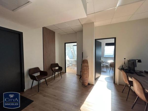 Local professionnel à louer 105.15m²