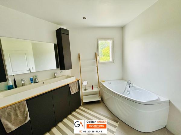 Maison de plain-pied 131m2 - piscine - garages - grand jardin