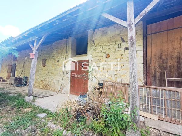 Corps de ferme à rénover d'une surface habitable de 171 m2 situé au calme sur terrain arboré de 3630 m2