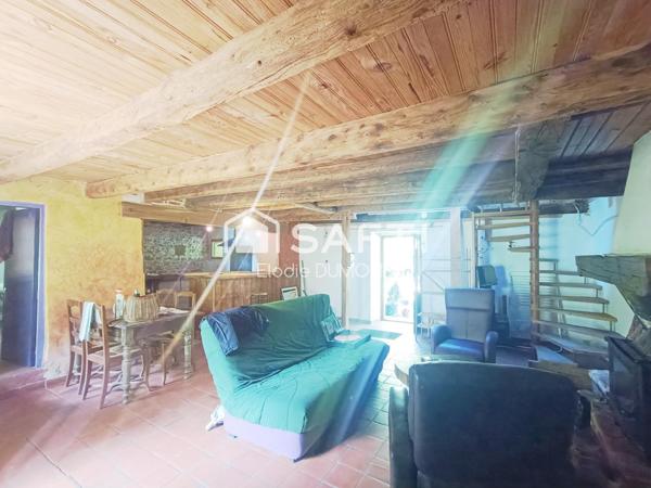 Corps de ferme à rénover d'une surface habitable de 171 m2 situé au calme sur terrain arboré de 3630 m2