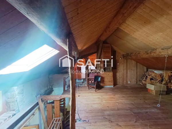 Corps de ferme à rénover d'une surface habitable de 171 m2 situé au calme sur terrain arboré de 3630 m2