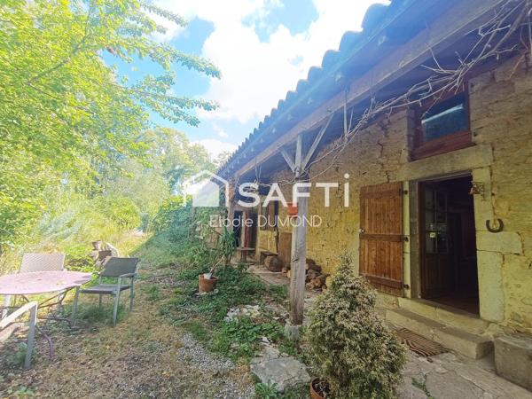 Corps de ferme à rénover d'une surface habitable de 171 m2 situé au calme sur terrain arboré de 3630 m2