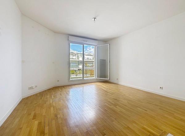 Plein centre ville Un appartement type 3 pièces avec Terrasse et parking !