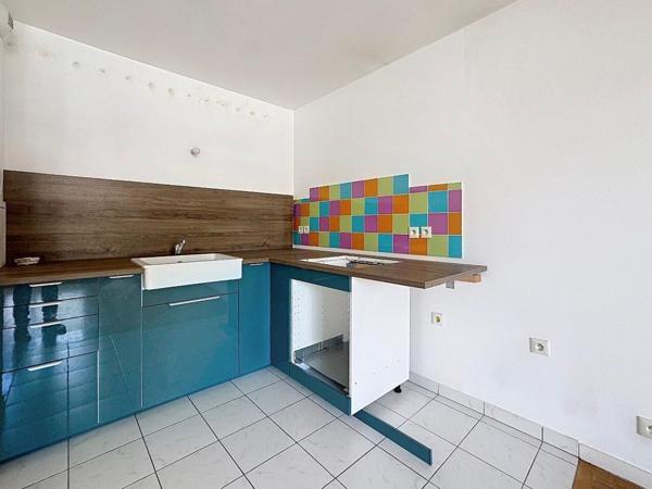 Plein centre ville Un appartement type 3 pièces avec Terrasse et parking !