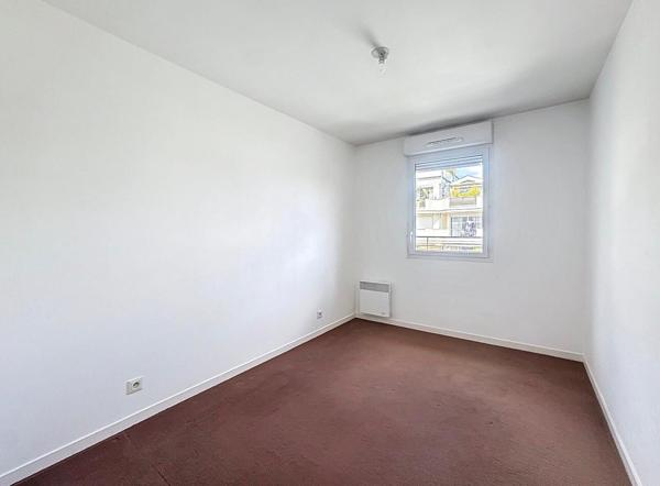 Plein centre ville Un appartement type 3 pièces avec Terrasse et parking !