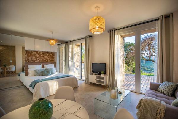 Studio spacieux, terrasse et jardin