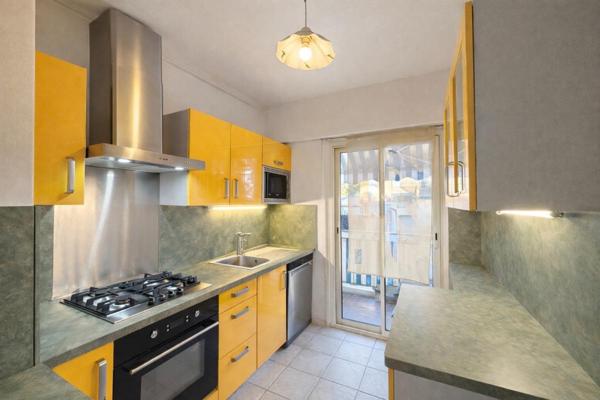 Appartement Nice St Sylvestre 3 pièces 65.50 m2, balcon terrasse et garage