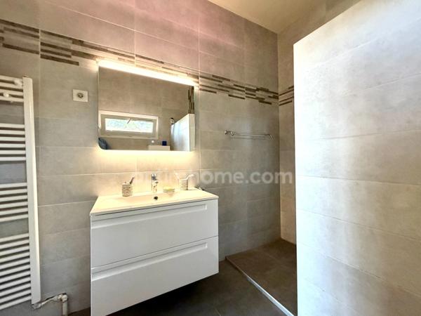 Villa 6 pièces 160m2 avec piscine sur les hauteurs de Nîmes.