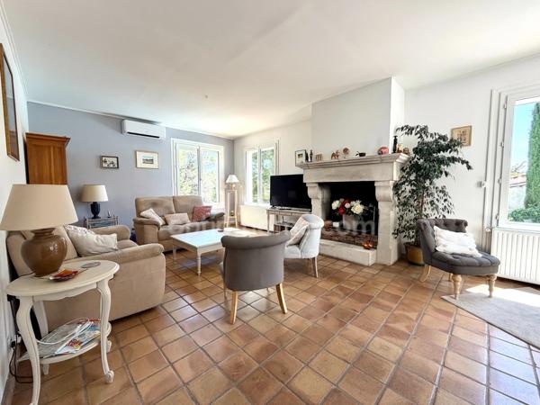 Villa 6 pièces 160m2 avec piscine sur les hauteurs de Nîmes.