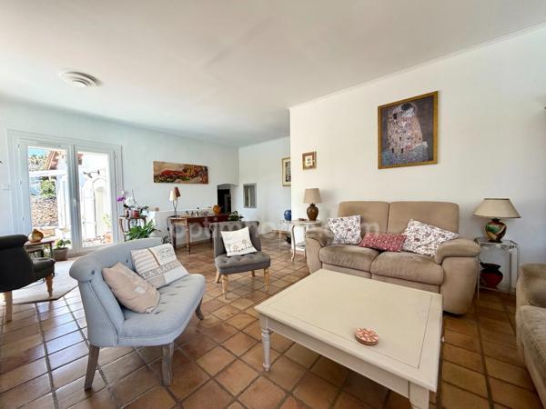Villa 6 pièces 160m2 avec piscine sur les hauteurs de Nîmes.