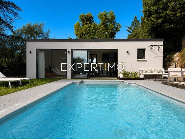 Maison contemporaine de 134 m2 avec piscine et studio indépendant.