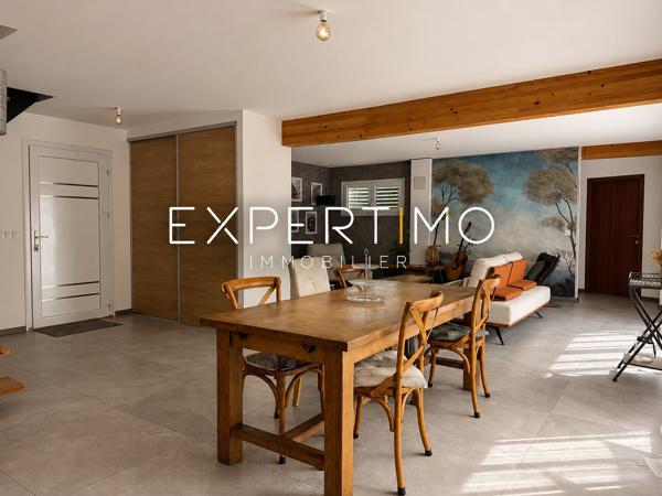 Maison contemporaine de 134 m2 avec piscine et studio indépendant.