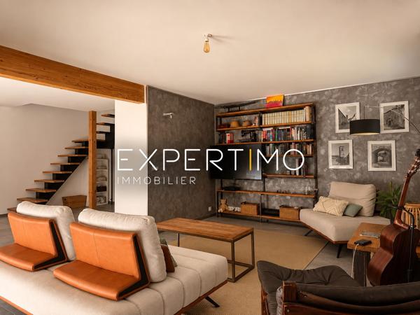 Maison contemporaine de 134 m2 avec piscine et studio indépendant.