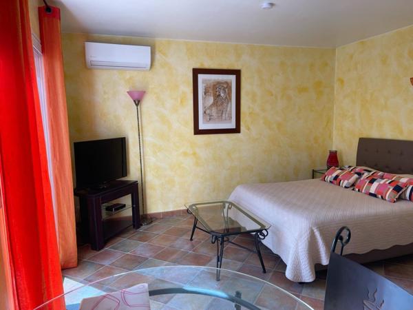 83520 ROQUEBRUNE SUR ARGENS  PRORPIETE CONFIDENTIELLE SUR 10000 M²