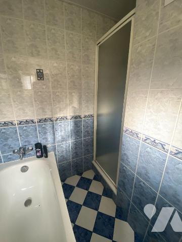 A VENDRE, à Mauriac (CANTAL), dans un hameau calme, offrant une vue agréable et dégagée tout en...