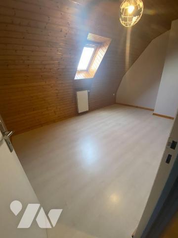 A VENDRE, à Mauriac (CANTAL), dans un hameau calme, offrant une vue agréable et dégagée tout en...