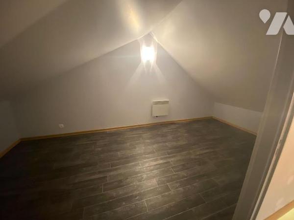 A VENDRE, à Mauriac (CANTAL), dans un hameau calme, offrant une vue agréable et dégagée tout en...