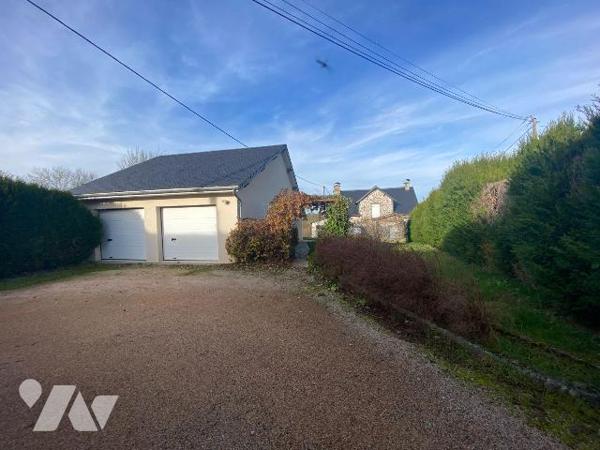 A VENDRE, à Mauriac (CANTAL), dans un hameau calme, offrant une vue agréable et dégagée tout en...