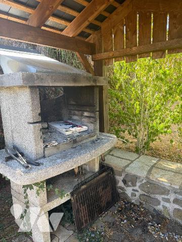 A VENDRE, proche centre-ville de Mauriac (CANTAL), à proximité des commerces et services, une m...