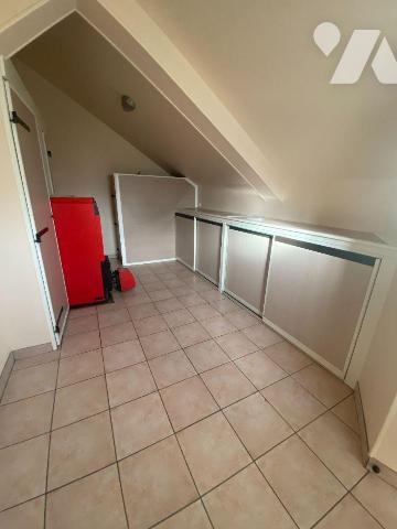 A VENDRE, à Mauriac (CANTAL), dans un hameau calme, offrant une vue agréable et dégagée tout en...