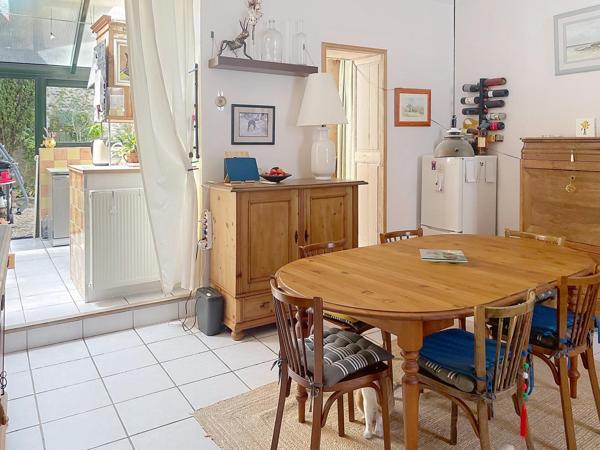MAISON DE VILLE 2 CHAMBRES ET BUREAU A COGNAC